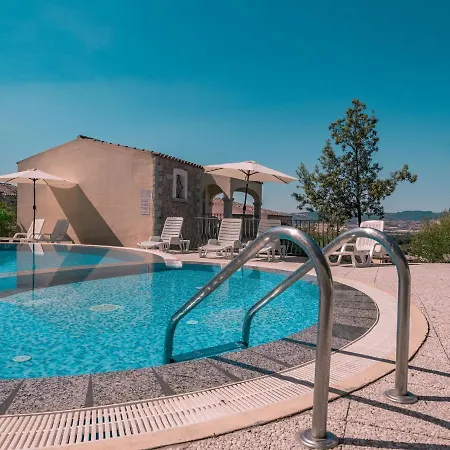 With Pool In The Badus Apartamento